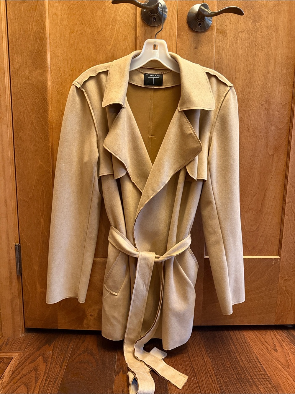 Tahari Beautiful Light Tan Faux Suede Belted Trench Coat sz L